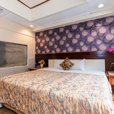 Yi Pin Business Hotel Таоуан Екстериор снимка