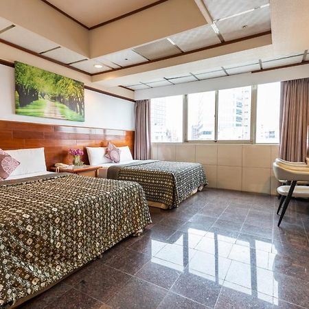 Yi Pin Business Hotel Таоуан Екстериор снимка