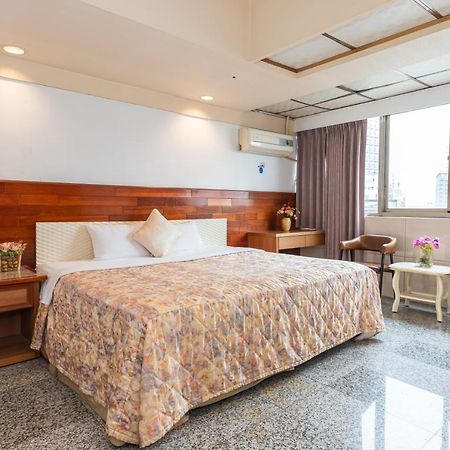 Yi Pin Business Hotel Таоуан Екстериор снимка