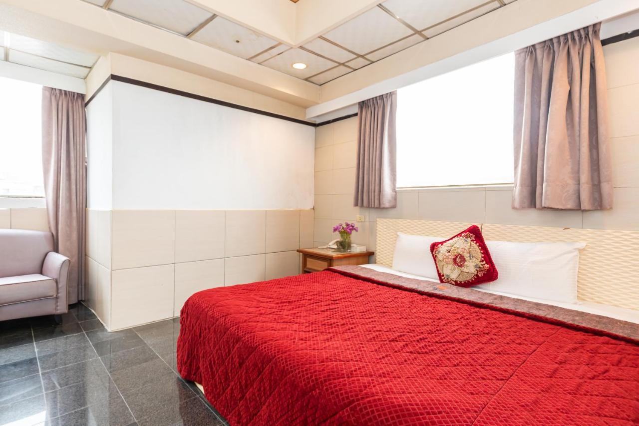 Yi Pin Business Hotel Таоуан Екстериор снимка