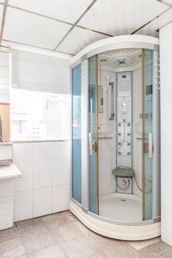 Yi Pin Business Hotel Таоуан Екстериор снимка