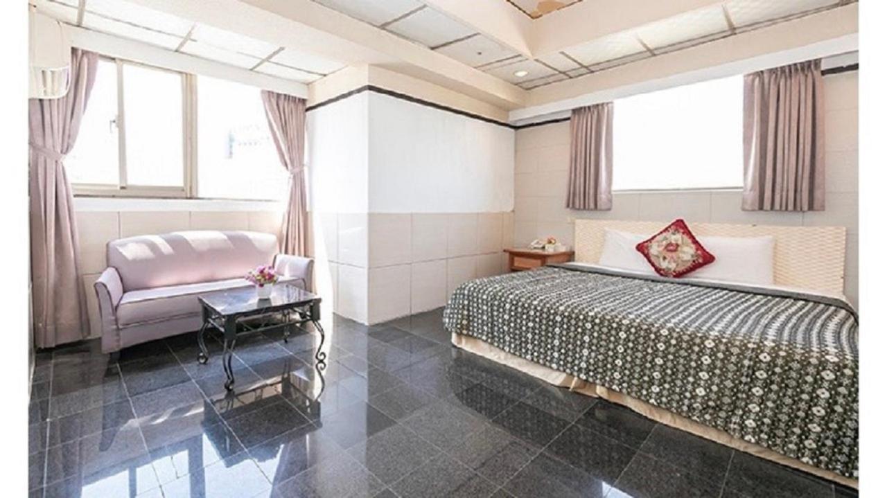 Yi Pin Business Hotel Таоуан Екстериор снимка