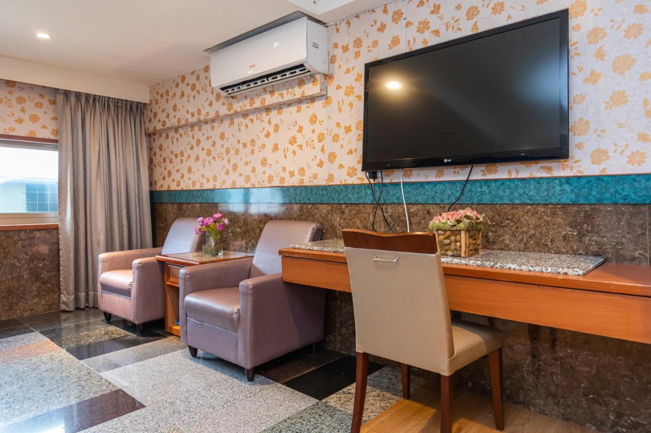 Yi Pin Business Hotel Таоуан Екстериор снимка
