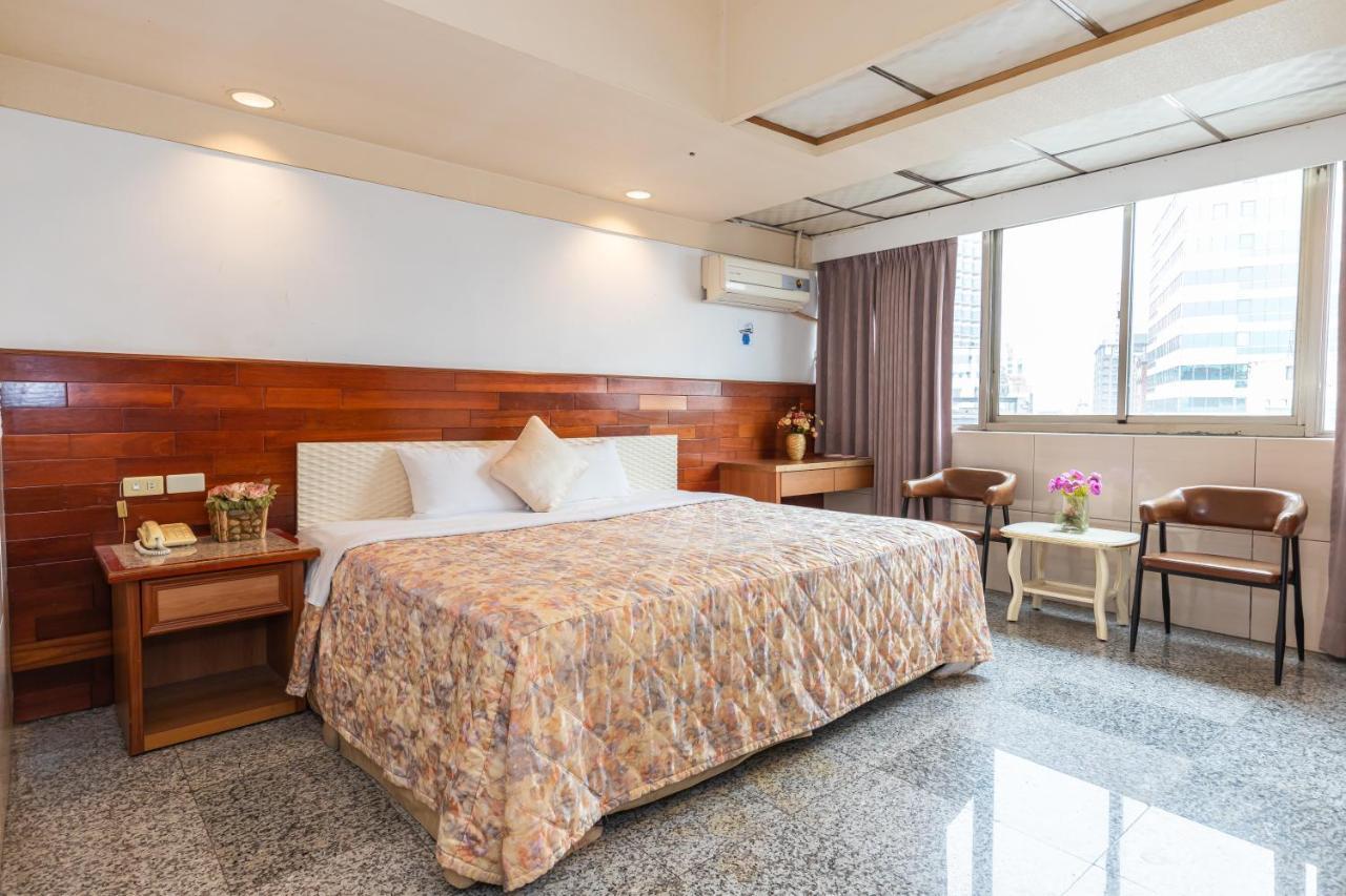 Yi Pin Business Hotel Таоуан Екстериор снимка