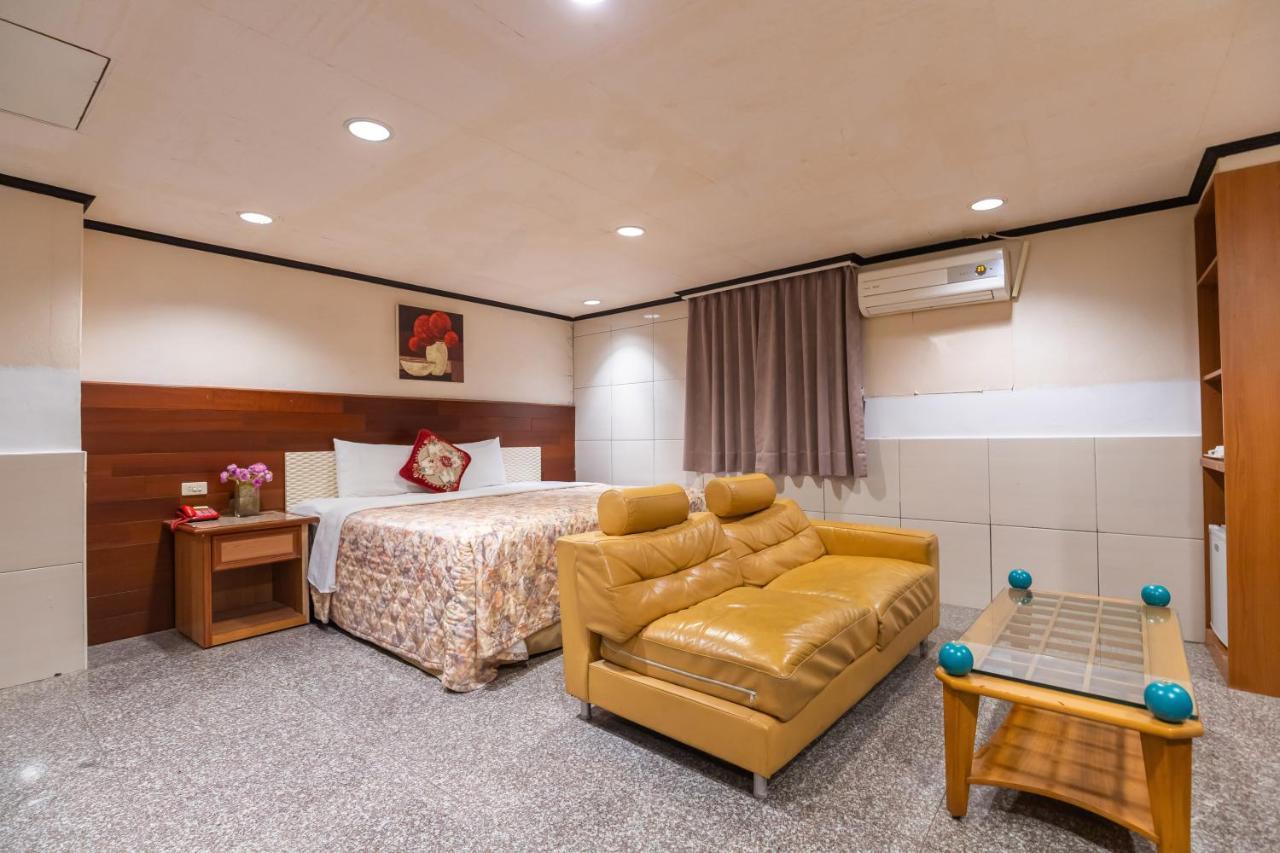 Yi Pin Business Hotel Таоуан Екстериор снимка