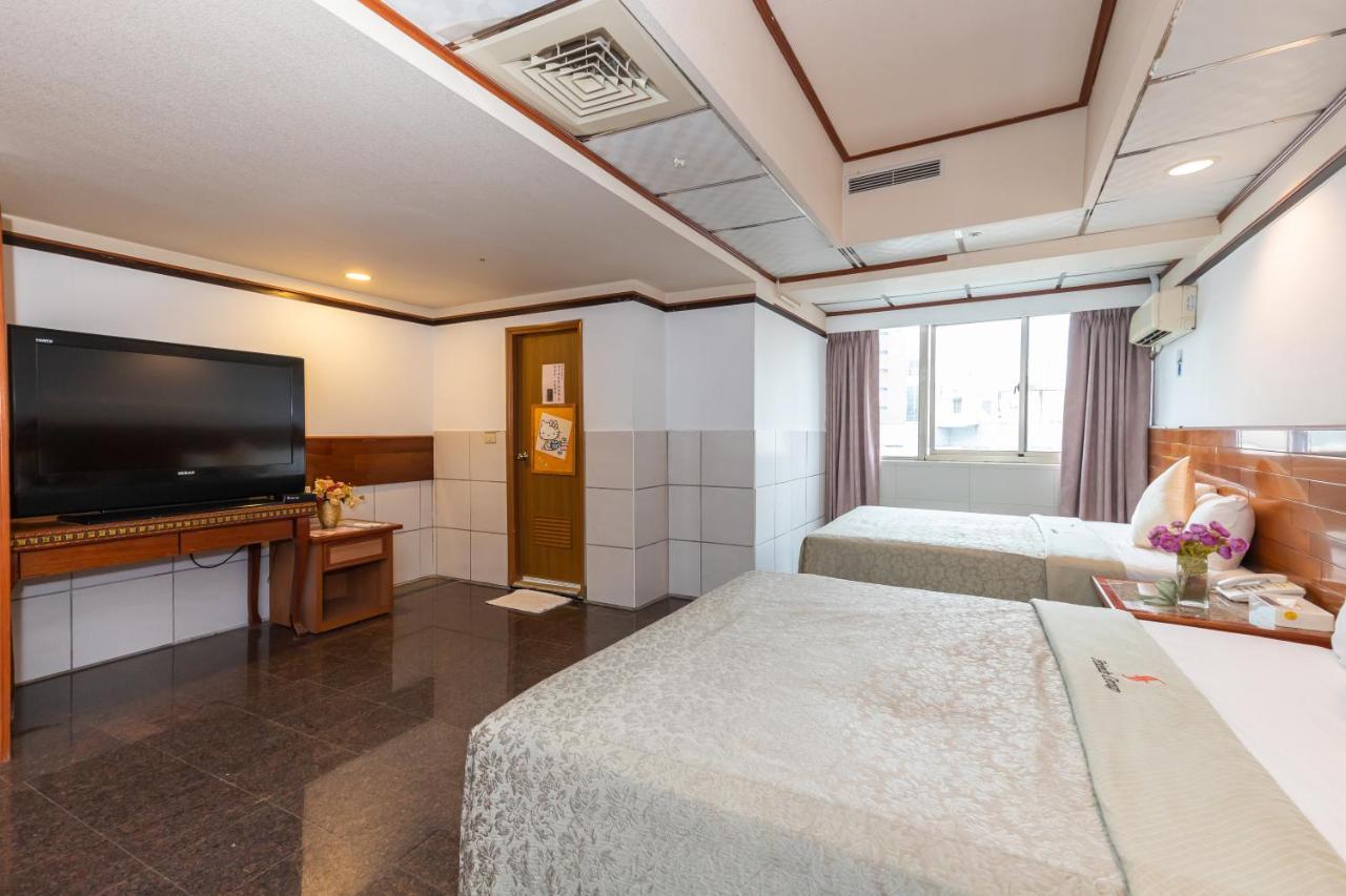 Yi Pin Business Hotel Таоуан Екстериор снимка