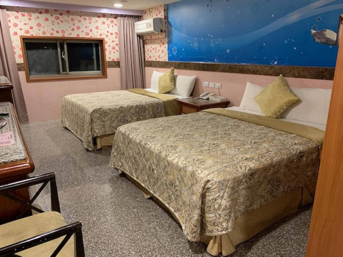 Yi Pin Business Hotel Таоуан Екстериор снимка