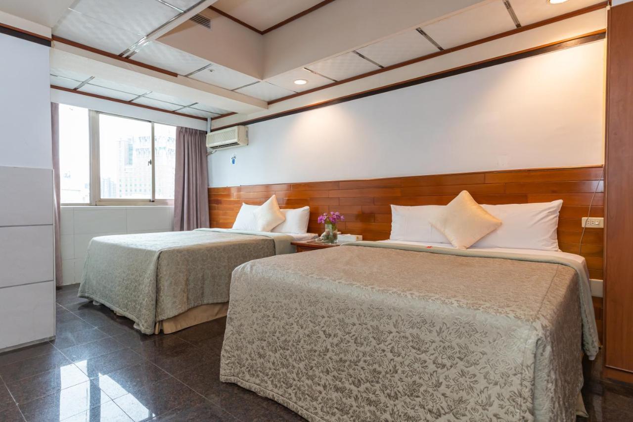 Yi Pin Business Hotel Таоуан Екстериор снимка