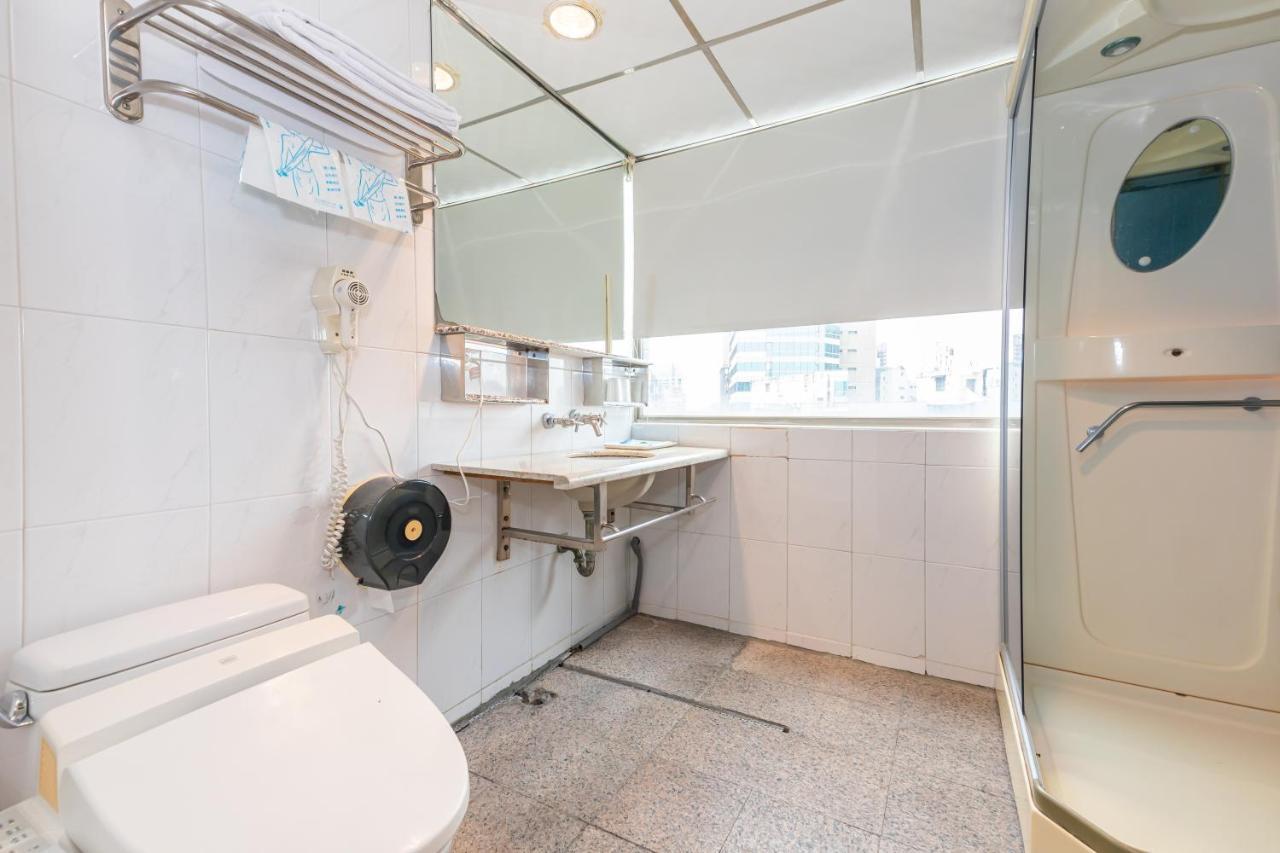 Yi Pin Business Hotel Таоуан Екстериор снимка