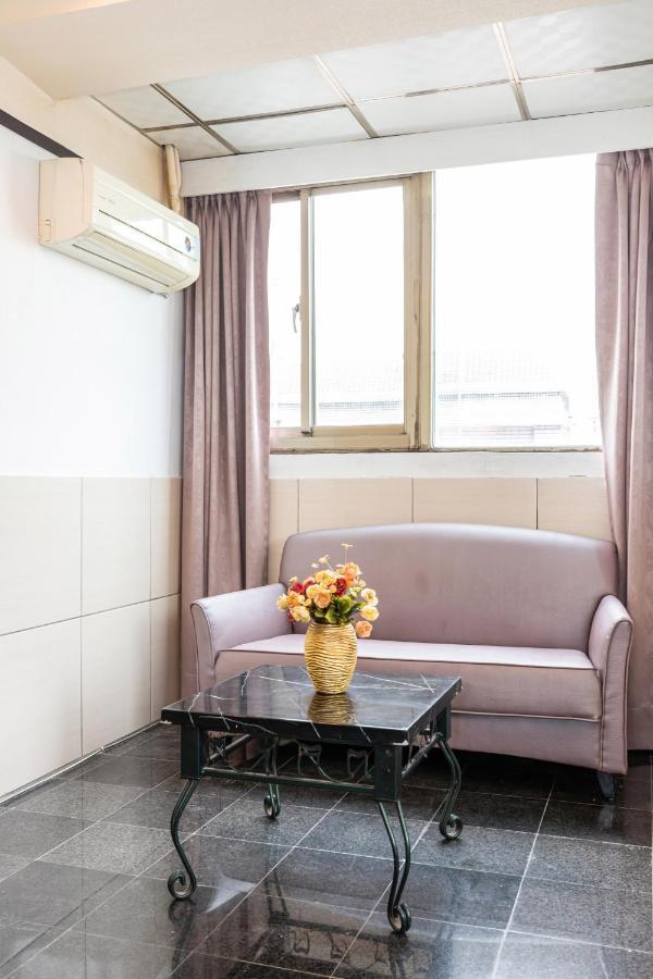 Yi Pin Business Hotel Таоуан Екстериор снимка