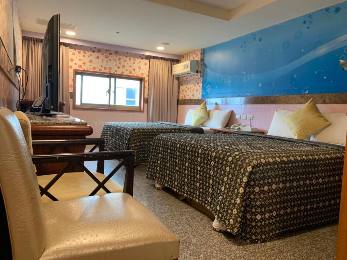 Yi Pin Business Hotel Таоуан Екстериор снимка