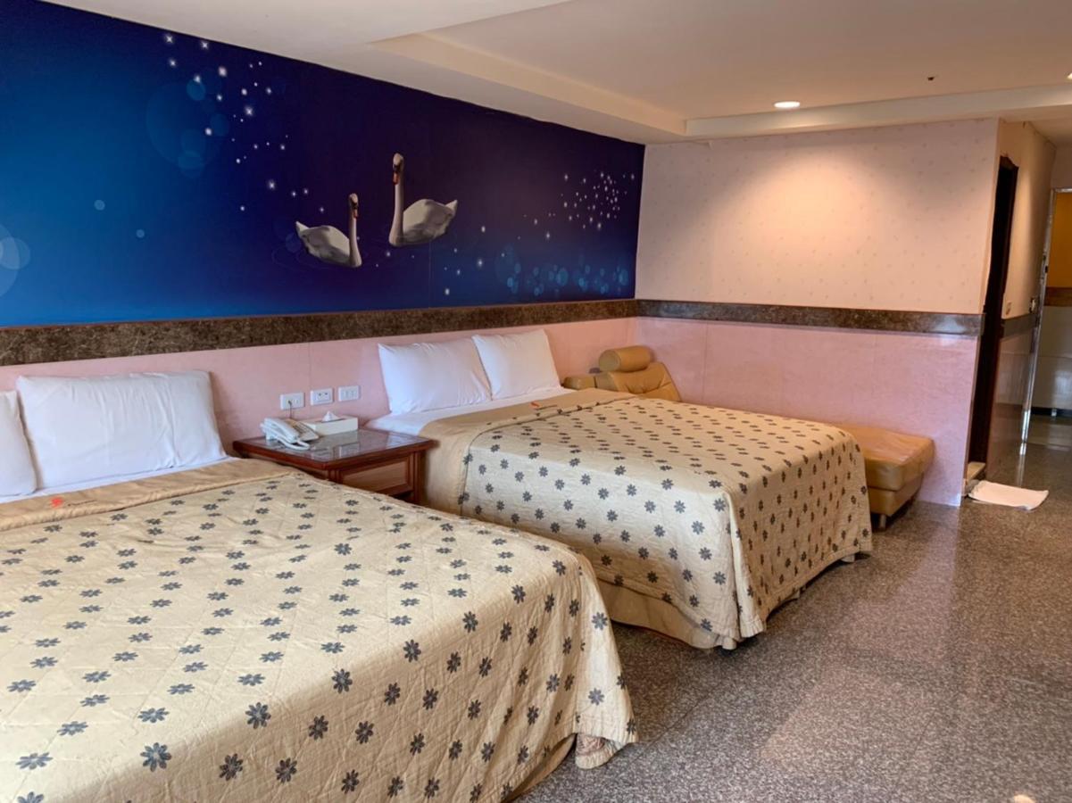 Yi Pin Business Hotel Таоуан Екстериор снимка