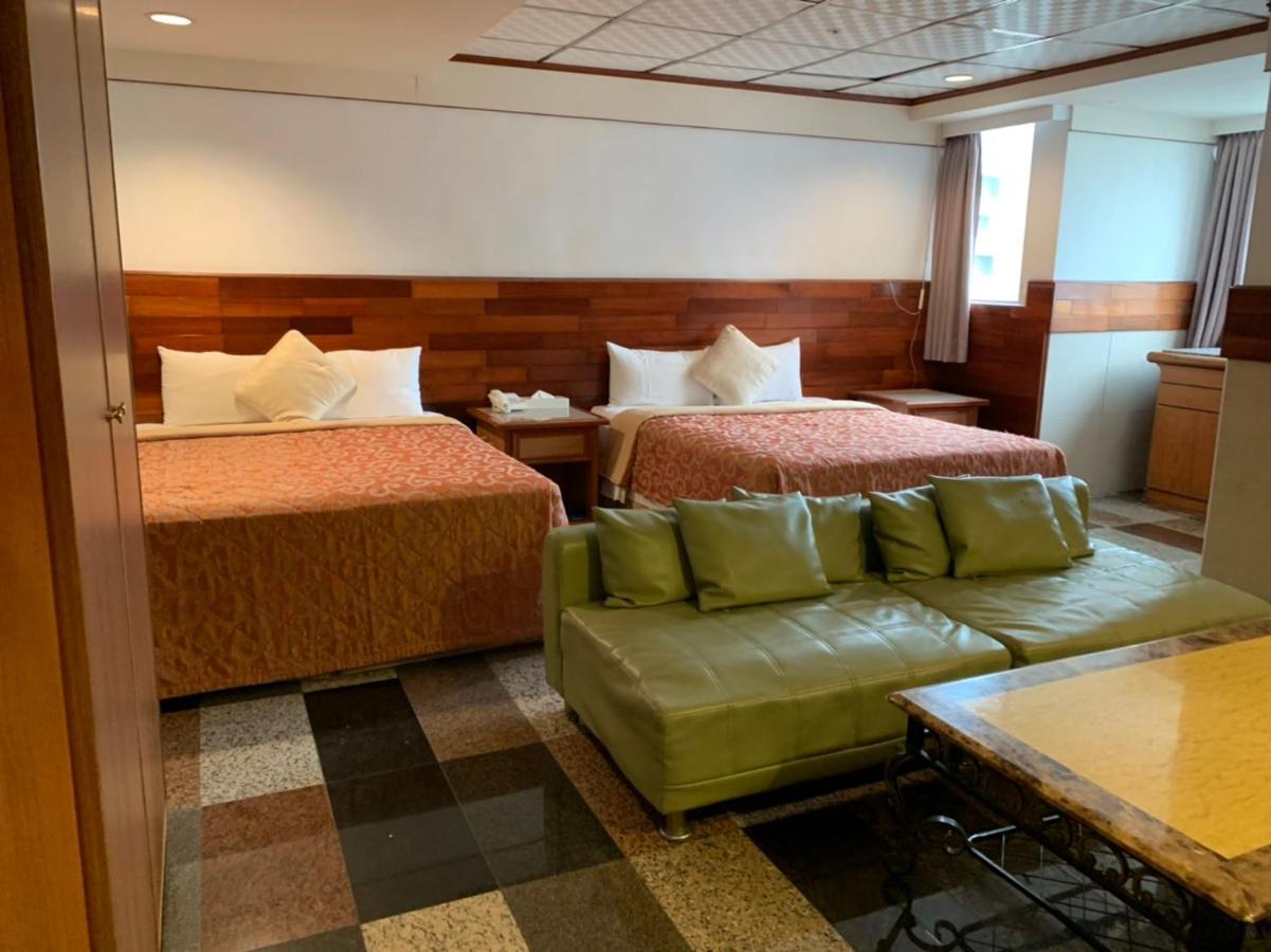 Yi Pin Business Hotel Таоуан Екстериор снимка