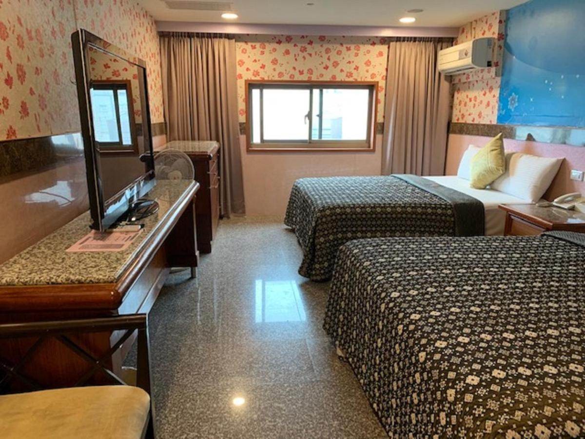 Yi Pin Business Hotel Таоуан Екстериор снимка