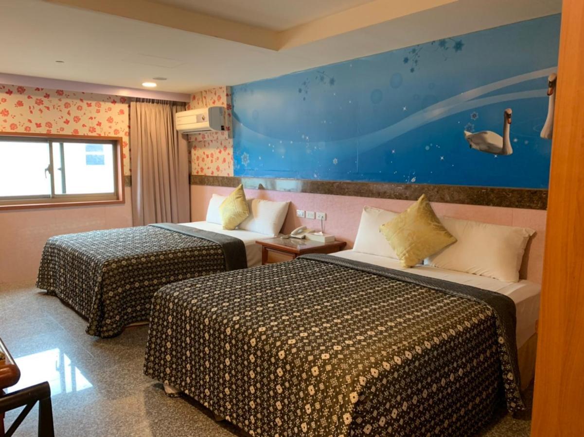 Yi Pin Business Hotel Таоуан Екстериор снимка