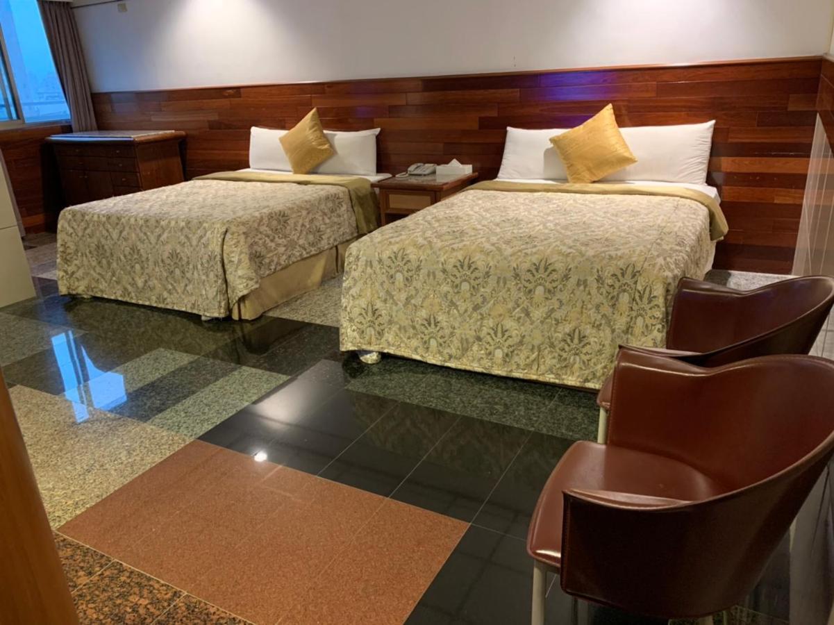 Yi Pin Business Hotel Таоуан Екстериор снимка