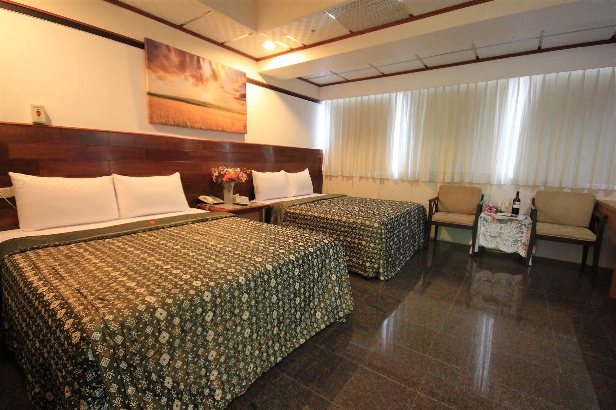 Yi Pin Business Hotel Таоуан Екстериор снимка